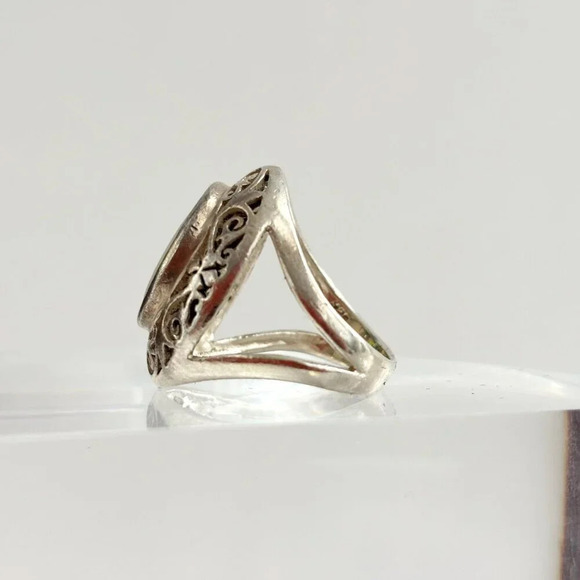 Oval Cut Mother of Pearl Abalone Vintage Sterling Silver Cutout Ring - sz 7 - Picture 6 of 9